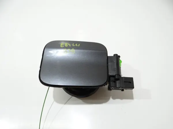 BMW X1 E84 Tankklappe OEM 2990139 Vermilionrot image 2