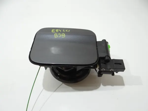 BMW X1 E84 Tankklappe OEM 2990139 Vermilionrot image 3