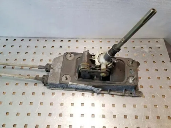 Levier de sélection de liaison SEAT OE OEM 6Q0711049BA image 3