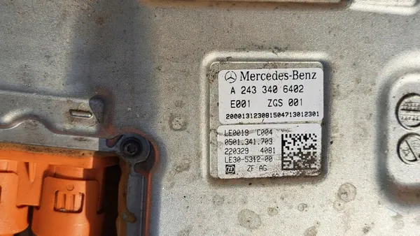 Mercedes EQA H243 Moottorimoduuli OEM A2433406402 image 3