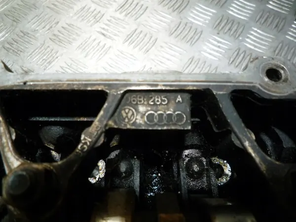 Audi A3 1.6 Cylinderhuvud OEM 06B103373T image 7