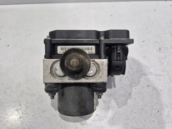 Bomba ABS OEM 51801320 para Fiat 500 - Usada image 5