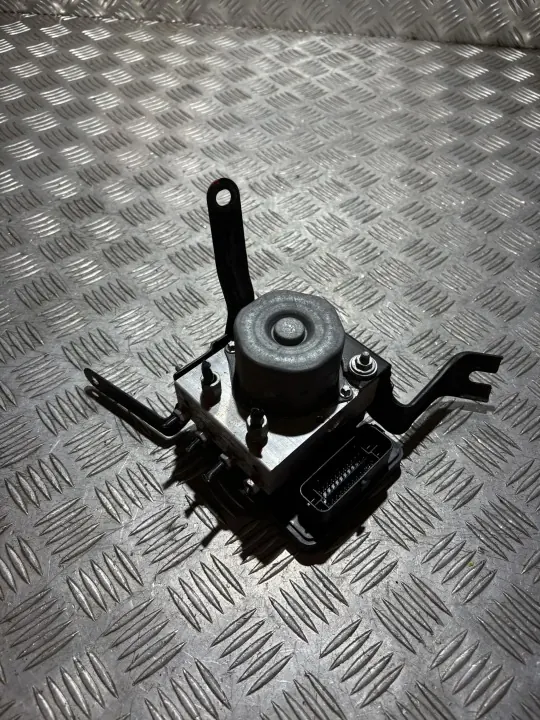 ABS-pump OEM 56110-86RA0 - Begagnad Suzuki OE image 2