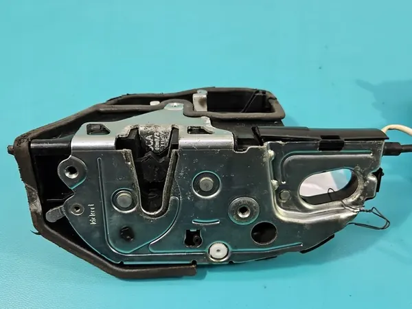 Fram vänster lås 7185689 BMW F01 Europa 7Pin image 2