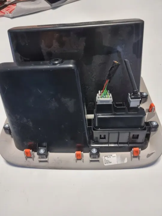 Chrysler Pacifica liftconsole USB AUX frame 6WQ841D2AA image 6