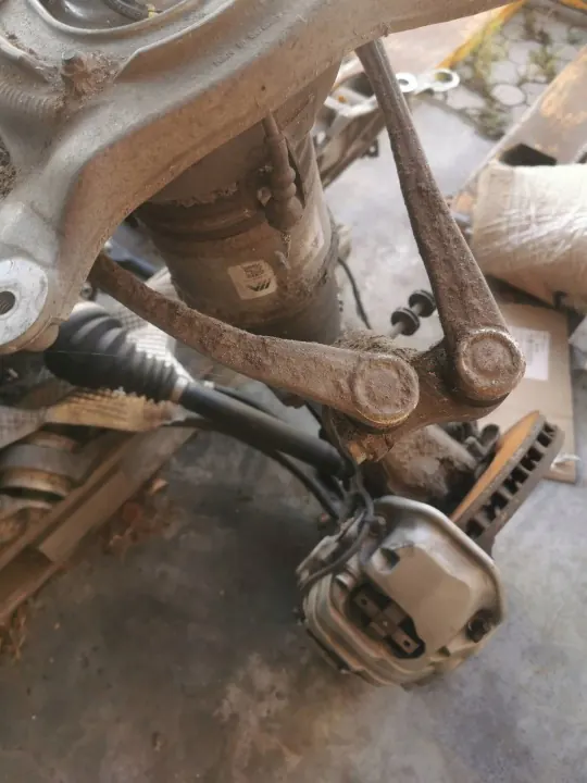 Porsche Macan oikea iskunvaimennin OEM 95B616039AE image 3