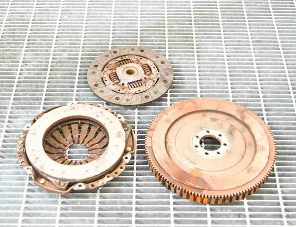 Conjunto de embreagem Dacia Sandero II 1.5L 66kw OEM 302056841R301019310R image 2