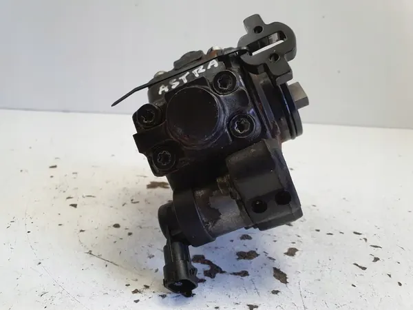 Opel Astra IV J 1.3 CDTI Dieselpomp GM 0445010247 image 6