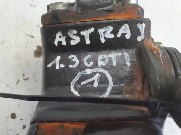 Opel Astra IV J 1.3 CDTI Dieselpomp GM 0445010247 image 7