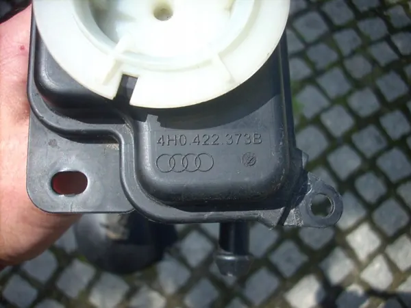 Réservoir direction assistée Audi A8 D4 OEM 4H0422373B image 3