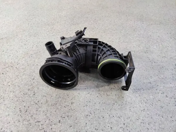 Intercooler Rohr 04E145641A Skoda Karoq 1.5 image 2