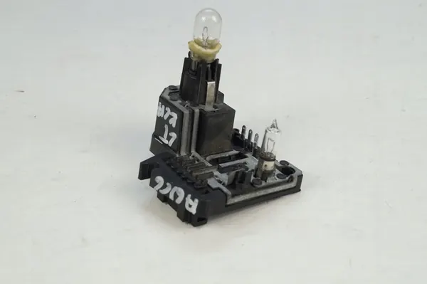 AUDI A6 C6 Inserto de Luz Trasera Izquierda para Maletero 89037090 image 2