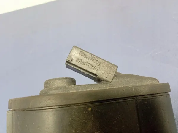 OEM 32332267D Vasen taka jarrupuristin VW Passat B7 image 10