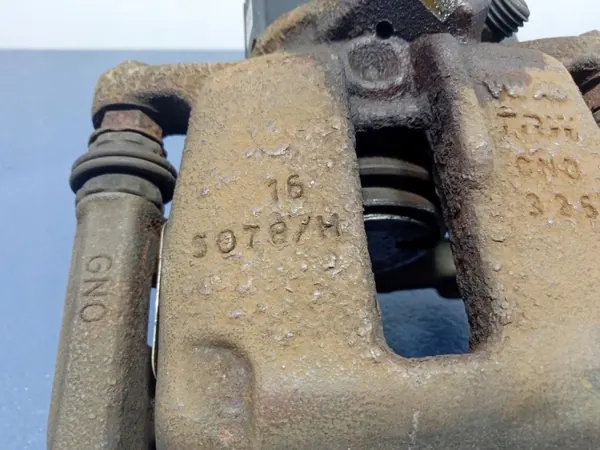 OEM 32332267D Vasen taka jarrupuristin VW Passat B7 image 3