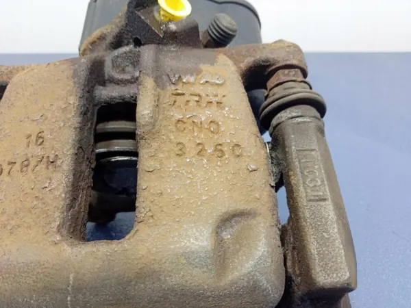 OEM 32332267D Vasen taka jarrupuristin VW Passat B7 image 4