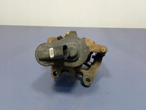 OEM 32332267D Vasen taka jarrupuristin VW Passat B7 image 6