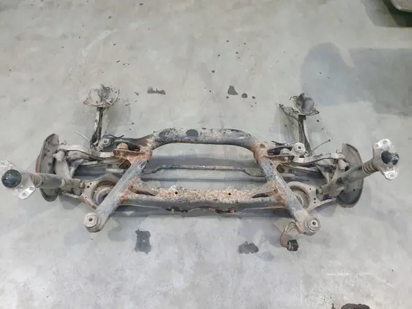 OEM AUST131086 Hinterachsschwinge Kit Gebraucht image 2