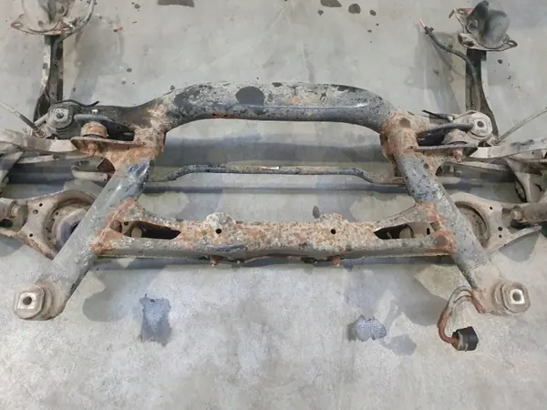 OEM AUST131086 Hinterachsschwinge Kit Gebraucht image 3
