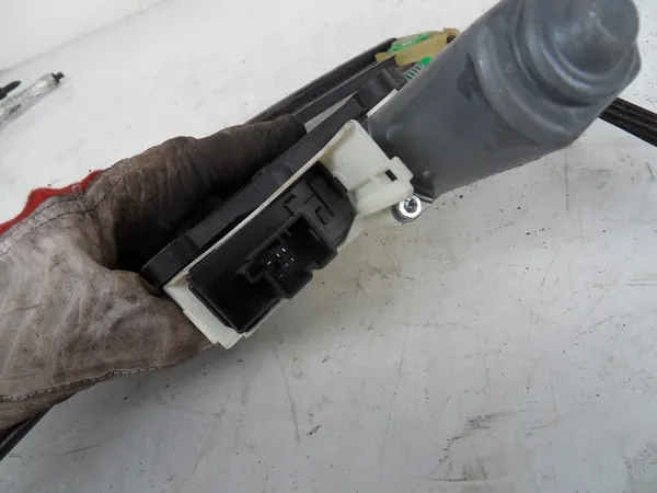 Regulador de janela dianteira esquerda AUDI A4 B8 image 3