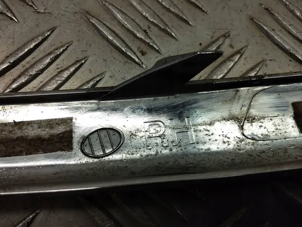 KIA Sportage 2013 Moldura do para-choque dianteiro direito image 4