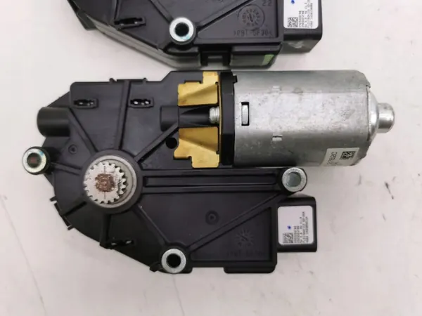 Jeep Cherokee 2015 schuifdakmotor OEM 2923226F07 image 3