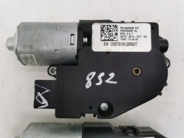 Jeep Cherokee 2015 schuifdakmotor OEM 2923226F07 image 4