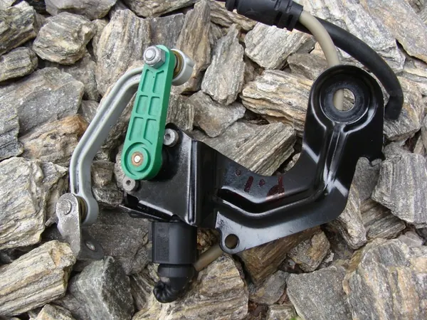 Sensor de nível Xenon traseiro Audi A6 C6 4F0907503 image 3