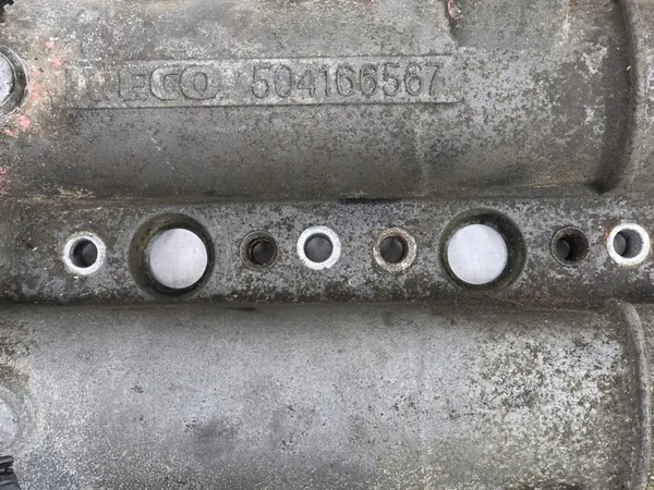 Tampa de Válvula IVECO DAILY 3.0 06-14 504166567 image 7