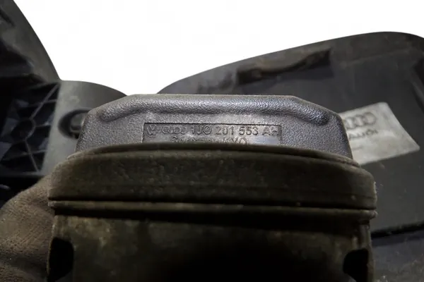 Bränsletanklock AUDI A6 AVANT 2.0L 2011 OEM 8E0010184A image 2