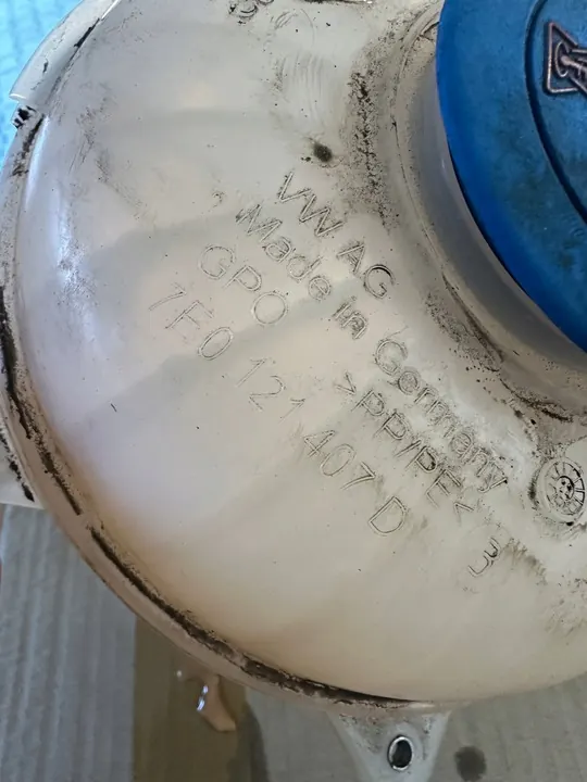 Reservatório de refrigerante VW T6 CRAFTER 7E0121407D image 2