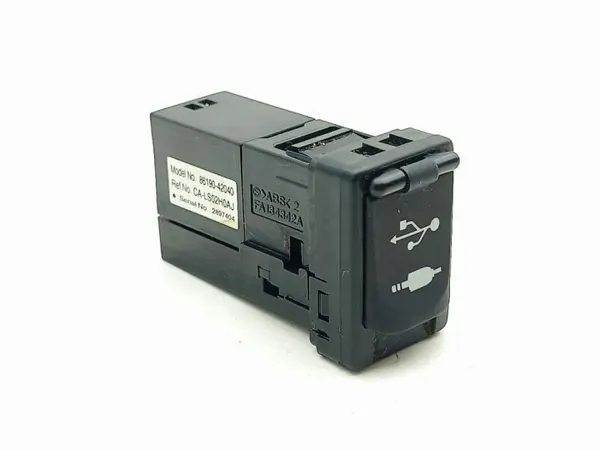 Toyota RAV4 IV Aux/USB Multimedia-aansluiting OEM 8619042040 image 5