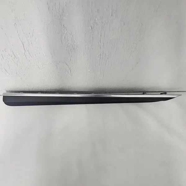 Tesla X Plaid 2022 Oikea Ovenlista OEM 166156400C image 6