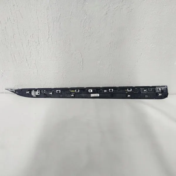 Tesla X Plaid 2022 Oikea Ovenlista OEM 166156400C image 7