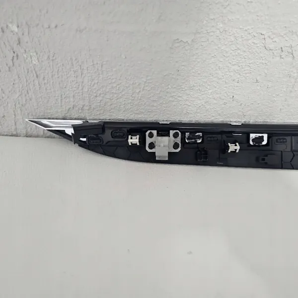 Tesla X Plaid 2022 Oikea Ovenlista OEM 166156400C image 8