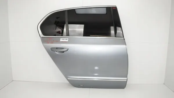 Puerta trasera derecha OEM 360186781 Skoda Superb II image 2
