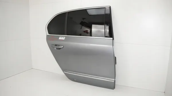 Puerta trasera derecha OEM 360186781 Skoda Superb II image 3