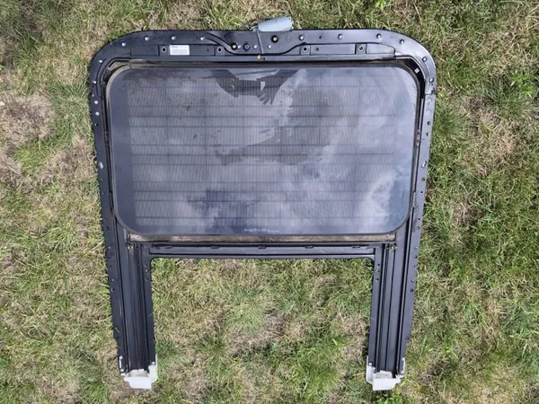 Toit Ouvrant Solaire OEM 7L6877041F - Touareg I Lift image 2