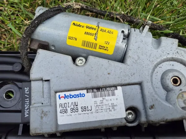 Toit Ouvrant Solaire OEM 7L6877041F - Touareg I Lift image 4