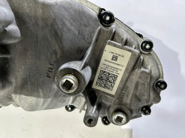 Caixa de transferência Ford OEM L1M37A195AE - Usada image 3
