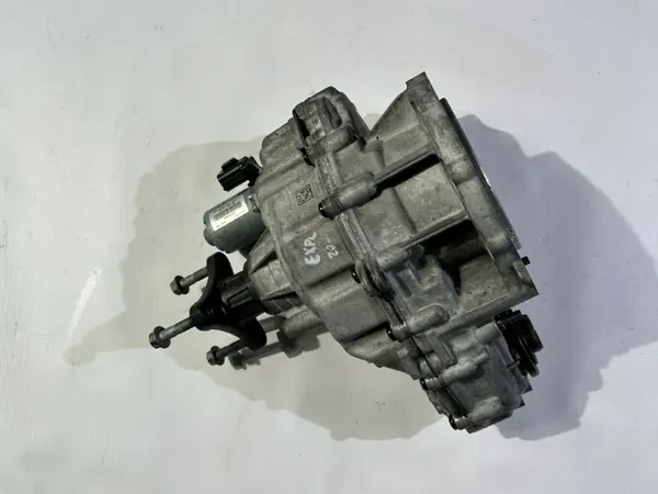 Caixa de transferência Ford OEM L1M37A195AE - Usada image 5