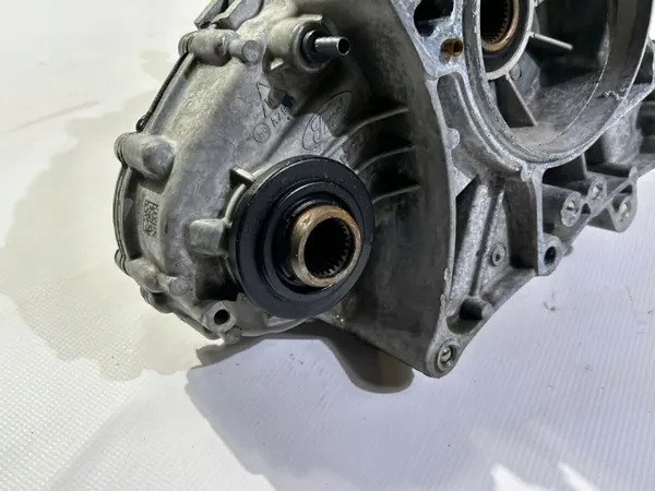 Caixa de transferência Ford OEM L1M37A195AE - Usada image 7