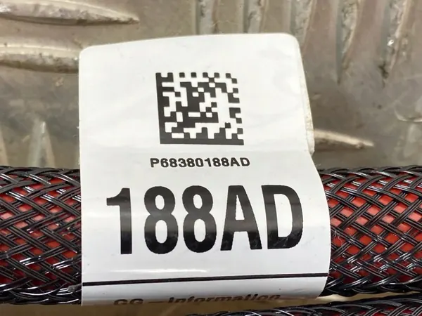 Abrazadera terminal positiva Jeep OEM P68380188AD image 3