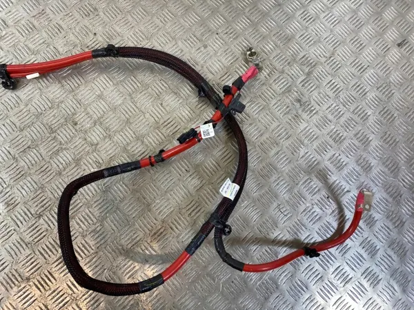 Abrazadera terminal positiva Jeep OEM P68380188AD image 8