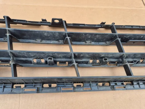 Griglia centrale paraurti anteriore VW Passat B8 3G0853677A image 10