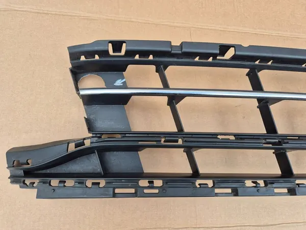 Griglia centrale paraurti anteriore VW Passat B8 3G0853677A image 2