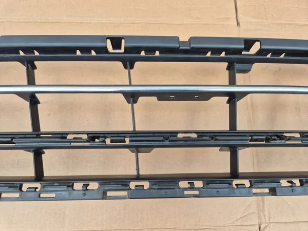 Griglia centrale paraurti anteriore VW Passat B8 3G0853677A image 3