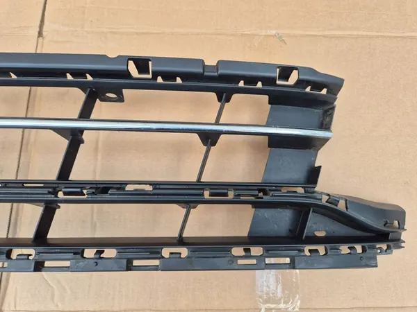 Griglia centrale paraurti anteriore VW Passat B8 3G0853677A image 4