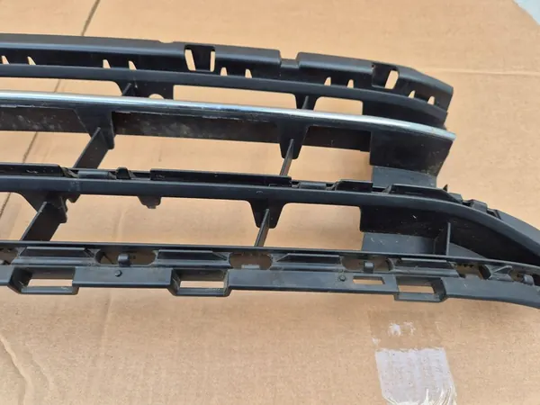 Griglia centrale paraurti anteriore VW Passat B8 3G0853677A image 5