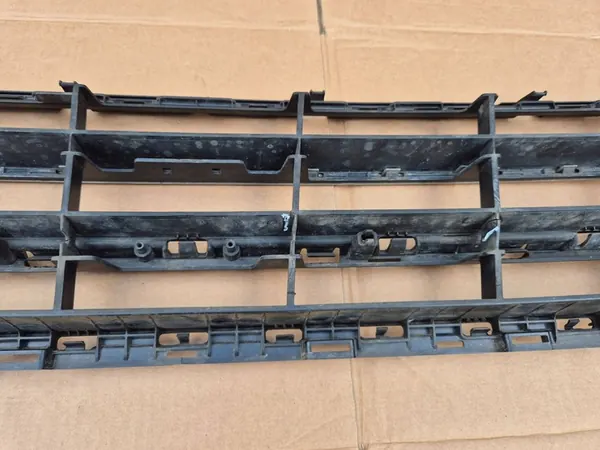 Griglia centrale paraurti anteriore VW Passat B8 3G0853677A image 9