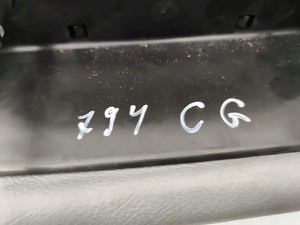 BMW OE AMD123976 Mitt huvudstöd baksäte image 7